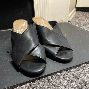 Womens US 6 Aerosoles slip on heel shoes